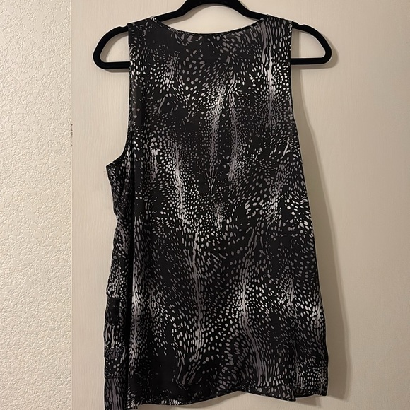 Kenneth Cole Reaction Black & White Abstract Polka Dot Blouse - Picture 3 of 5